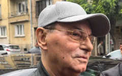 Ахмед Доган гласува рано с хартиена бюлетина