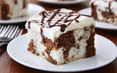 "Мраморна" шоколадова торта впечатлява с вкус и лесна рецепта