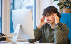 Защо най-младите в офиса масово саботират навлизането на изкуствения интелект?