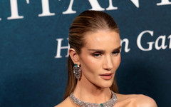 Блясък в бяло: Роузи Хънтингтън-Уайтли триумфира на събитие на Tiffany & Co.