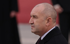 Румен Радев упражни правото си на глас с машина