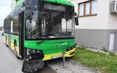 Шофьорът на автобус, ударил паркирани автомобили в Хасково, е с положителна проба за бензодиазепин