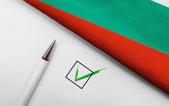 Кои лица се вписват в избирателните списъци?