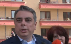 Асен Василев: Искам да насърча всички, които още не са гласували, да го направят
