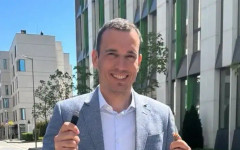 Терзиев гласува с флашка и отвертка