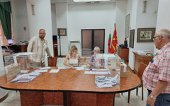 "Къде са българите в Северна Македония? Само 210 българи се заявиха за гласуване", посочва в заглавие новинарски портал от Северна Македония