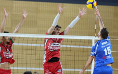 Левски и Нефтохимик бият първия сервис за титлата в сряда