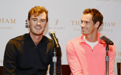 Анди Мъри към брат си Джейми: Ти си моят герой и много посредствен голфър