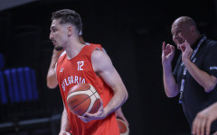 Борислав Младенов и Виена започнаха с победа плейофите в Австрия