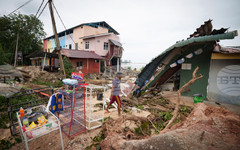 Пожар унищожи 1000 къщи в крайбрежно селище в Малайзия