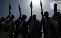 Йеменските бунтовници заплашиха да затворят ключов маршрут, свързващ Европа с Азия