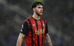 Тотнъм подсилва защитата с аржентински национал, ако не изпадне