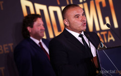 Президентът на федерацията не остана за награждаването на българската медалистка