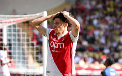 Монако навакса изоставане от два гола, но стигна само до точката срещу Оксер