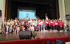 Балетната школа към НЧ "Развитие 1869" в Разград спечели наградата "Гран при" на фестивала "Театърът в движение"