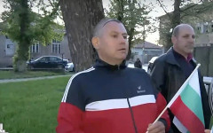 Хора се вият в селото на Радев