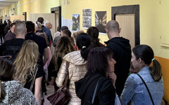 Опашки от чакащи и удължен изборен ден: 71% избирателна активност в емблематичен район