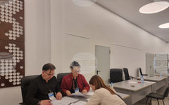 Първите членове на СИК пристигнаха за предаване на протоколите и изборните книжа в Районната избирателна комисия в Стара Загора