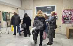 Членовете на секционни избирателни комисии предават изборните книжа в РИК – Ловеч