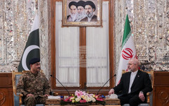 Премиерът на Пакистан разговаря с иранския президент