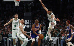 Бостън разгроми Филаделфия и поведе в серията