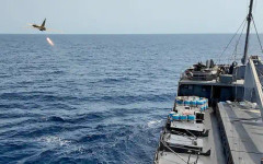 Техеран атакува с дронове американски военни кораби, след като САЩ превзеха ирански плавателен съд