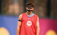 Фермин Лопес тренира, но с маска