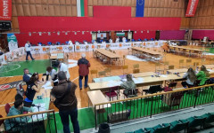 Затруднения при отчитането на вота в Хасково, комисиите чакат с часове