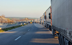 Трафикът на граничните пунктове "Капитан Андреево" и "Лесово" е изключително интензивен на изход за товарни автомобили