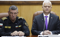 От "Кандев ще го сложа на икона вкъщи" до Гюров за кандидат-президент: Възторгът след изборите по новото МВР и служебната власт