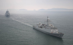 Япония ще изнася военни кораби за първи път след Втората световна война - в сделка за милиарди долари