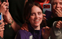 Джъстин Бийбър разплака Били Айлиш на Coachella, изпълни ѝ серенада