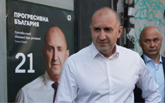 Радев обра близо 40% и от вота в чужбина