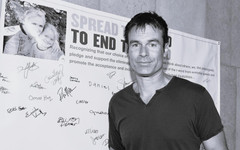 Обичаният актьор Патрик Мълдун почина внезапно на 57 години