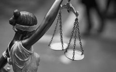 Осъдиха 35-годишен мъж за блудство с непълнолетни момичета