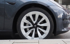 Мираж за милиарди: как Tesla стимулира присъствие на новите си таксита в два мегаполиса, за да спаси акциите си