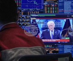 Индексите на Уолстрийт се повишават след изказване на Тръмп, че очаква сключването на сделка с Иран