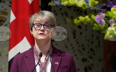 Британският външен министър Ивет Купър прекъсна дипломатическата си обиколка