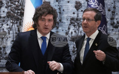 Президентът на Аржентина бе удостоен с най-високото гражданско отличие на Израел