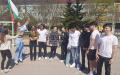 Ученици от Търговище мериха знания в състезание, посветено на Априлската епопея