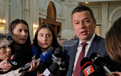 Най-голямата партия в управляващата коалиция в Румъния оттегли подкрепата си към премиера Илие Боложан