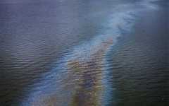 "Нефтен дъжд" и разлив в морето: Последствията от украинските удари по Туапсе