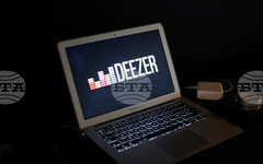 Близо половината от всички нови песни на платформата Дийзър са генерирани от изкуствен интелект