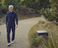 Тим Кук се оттегля от поста главен изпълнителен директор на Apple