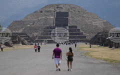 Мексико отвори отново прочутите пирамиди в Теотиуакан при засилено полицейско присъствие след смъртоносна стрелба