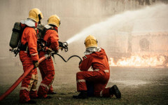 Пожар избухна след силна експлозия в ТЕЦ "Букурещ-Запад"