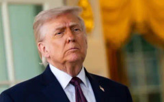 Тръмп: Иран ще продължи да преговаря, иначе ще се сблъска с невиждани проблеми