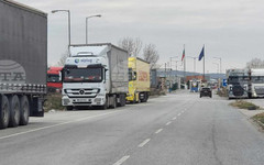 Движението е изключително интензивно на изход за камиони на ГКПП "Капитан Андреево" и "Лесово"