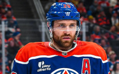 Филаделфия и Каролина с втори победи в плейофите в NHL