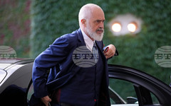 Албанският премиер Еди Рама е на посещение в ОАЕ